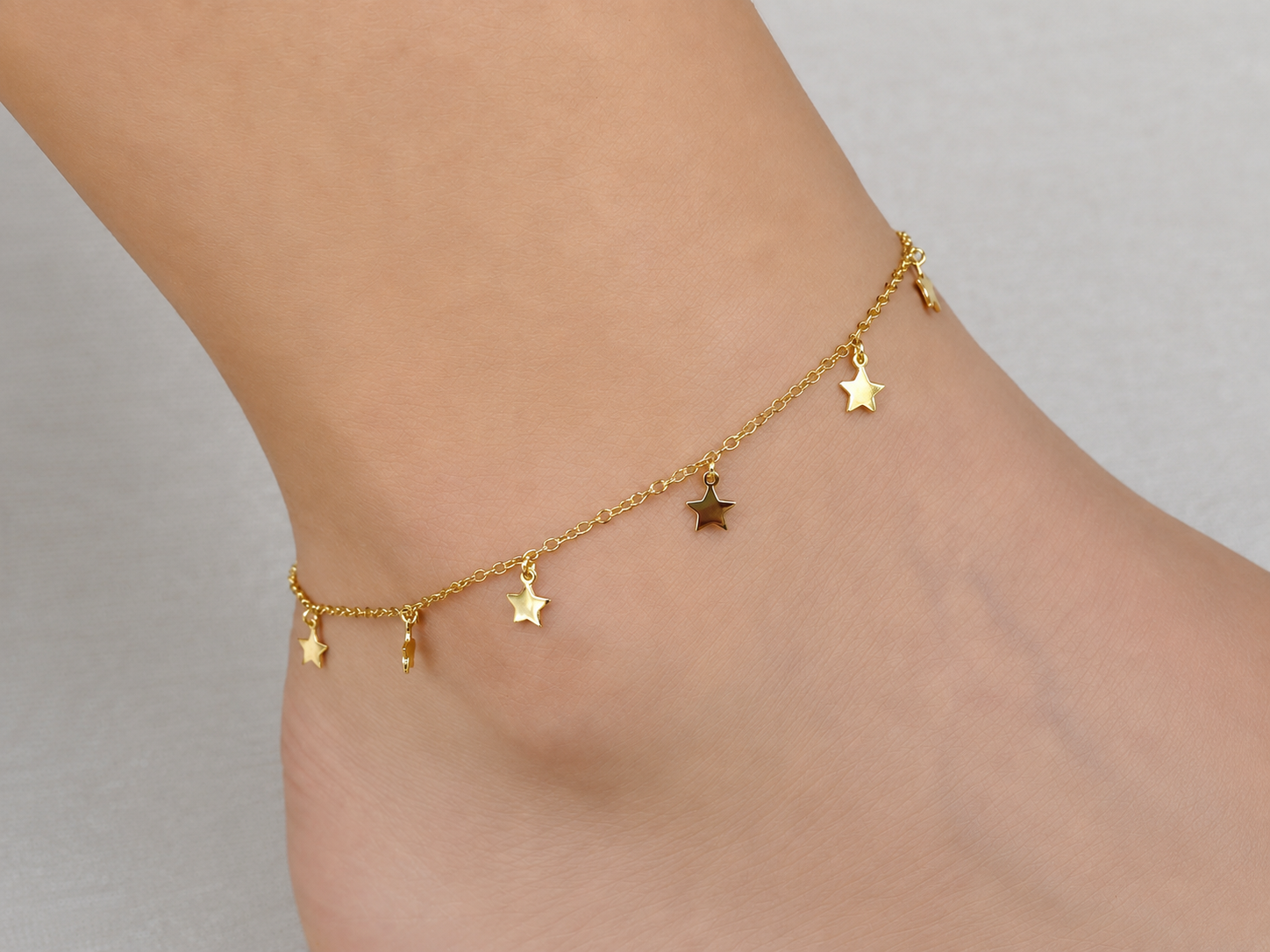 Style Guide: The Dainty Gold Star Charm Anklet