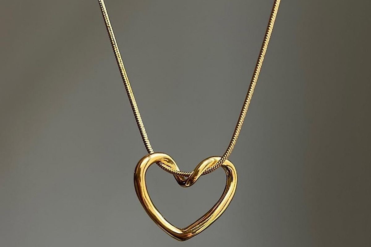 Wearing Your Heart: Why the Gold Heart Necklace Is the Ultimate Timeless Trend
